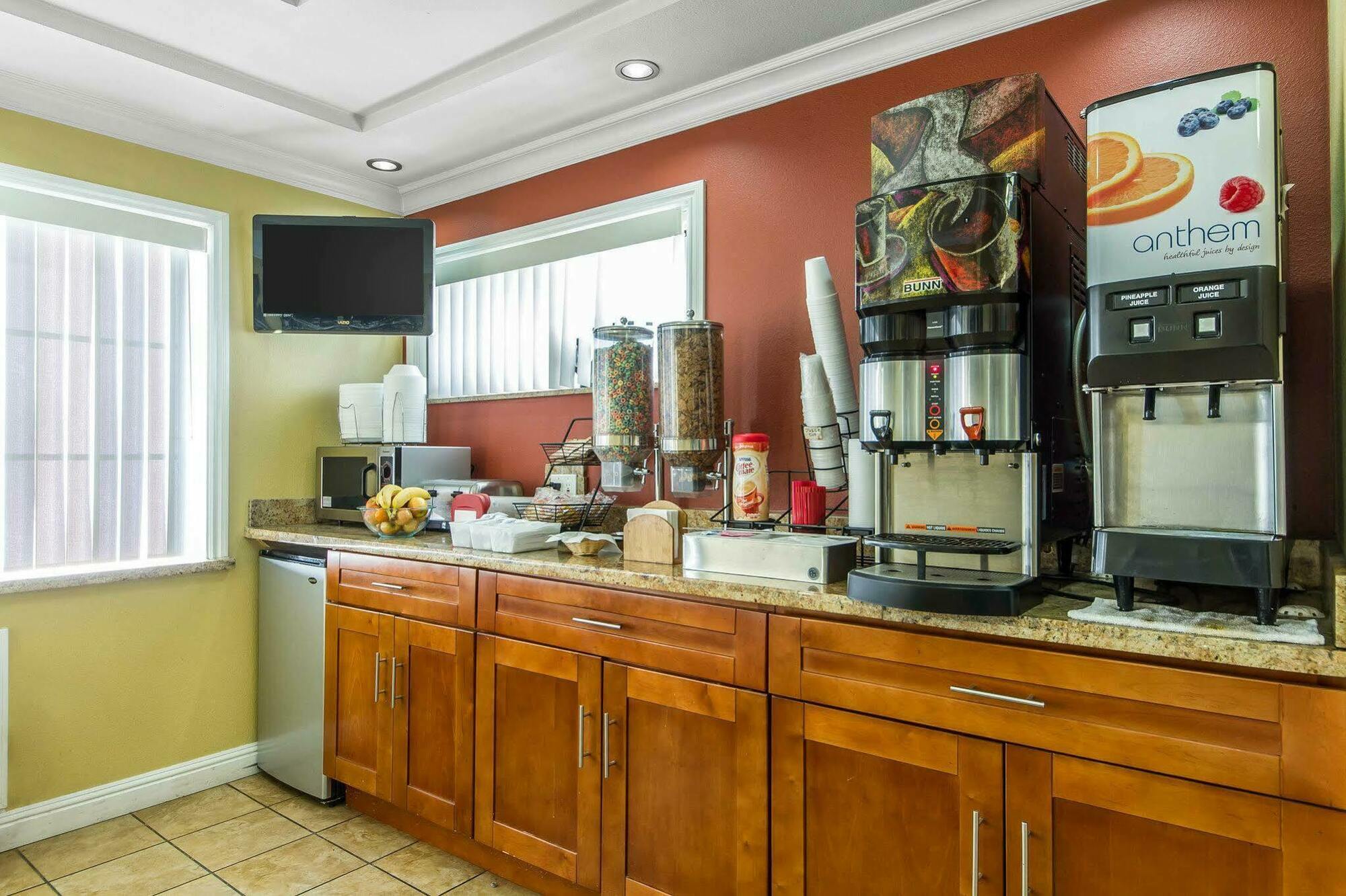 Rodeway Inn & Suites Near The Coliseum & Arena Oakland Extérieur photo
